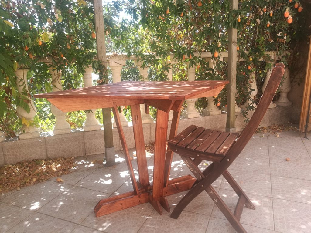 Table artisanale en bois de palette de récupération