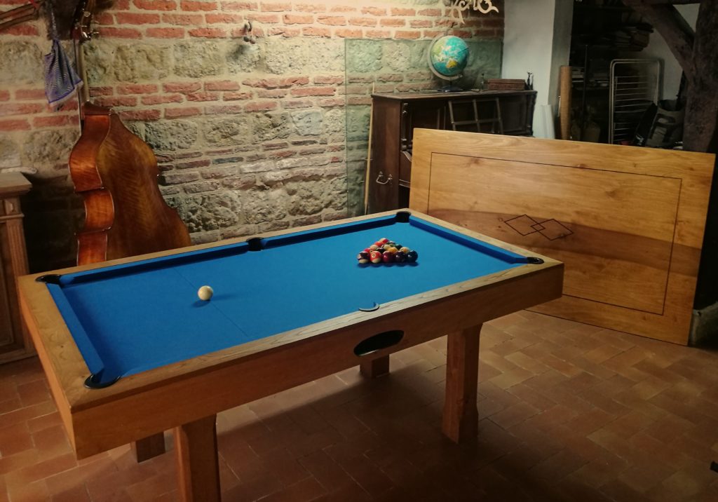 Billard table artisanal en bois de tulipier de virginie, et chêne avec des incrustations d'ébène